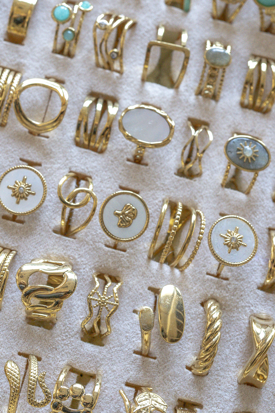 Bagues en acier inoxydable hypoallergénique. Bagues pour femmes en argent à petit prix.