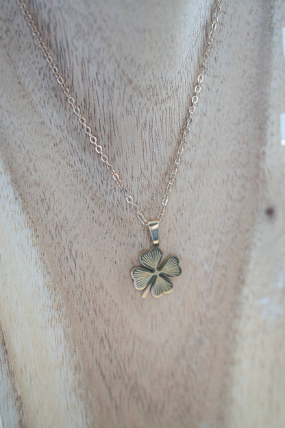 Le collier pendentif trèfle