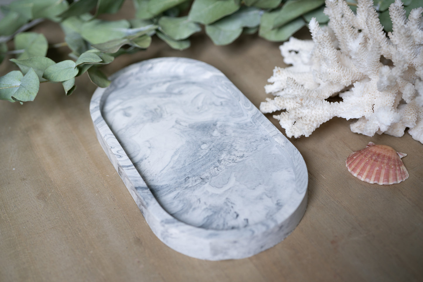 Plateau en Jesmonite avec Effet Marbre Noir et Blanc