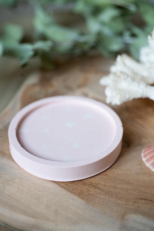 Mini plateau en jesmonite rose et coeur